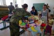 Slovenskí a českí vojaci rozdávali v martinských Bambuskách humanitnú pomoc 5